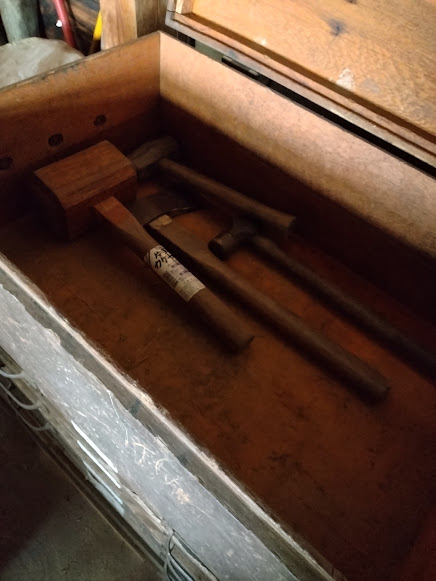 工具を一つ一つのんびり取り出します