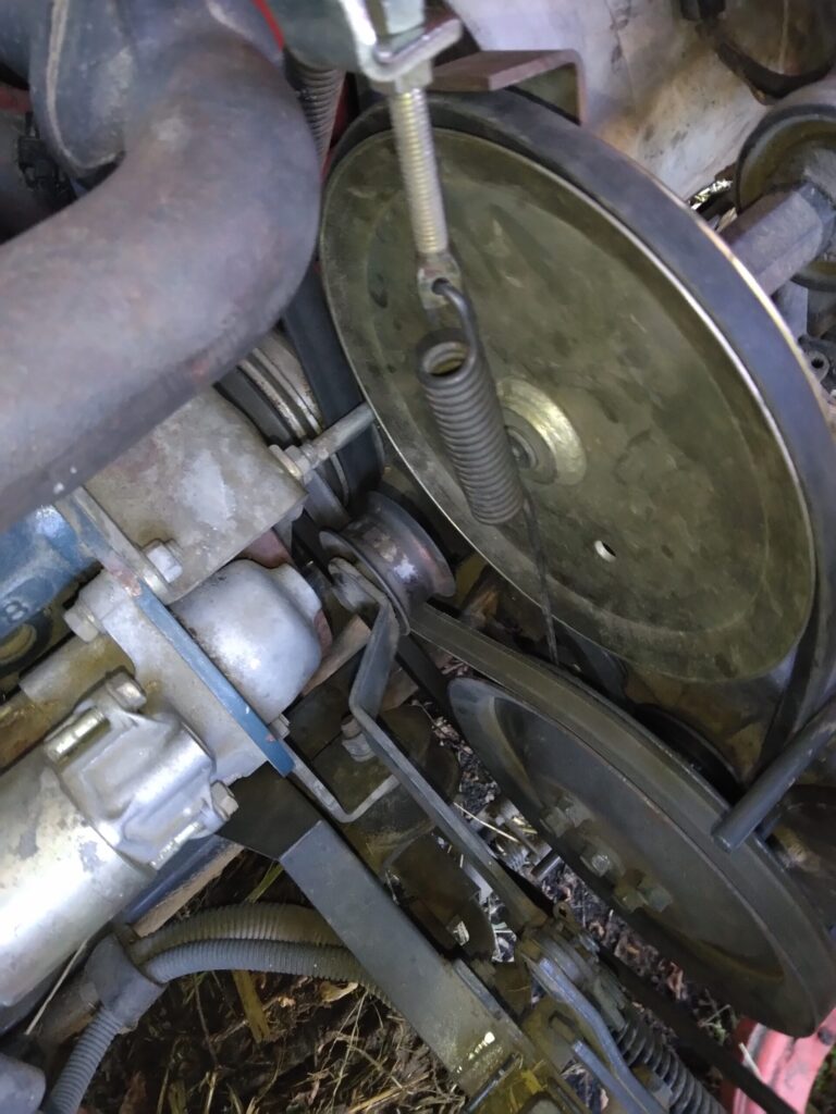 正しい場所に設置されたベルトと移動式滑車