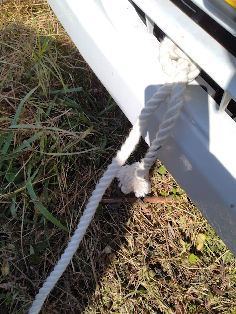 支援車に取り付けられたロープ