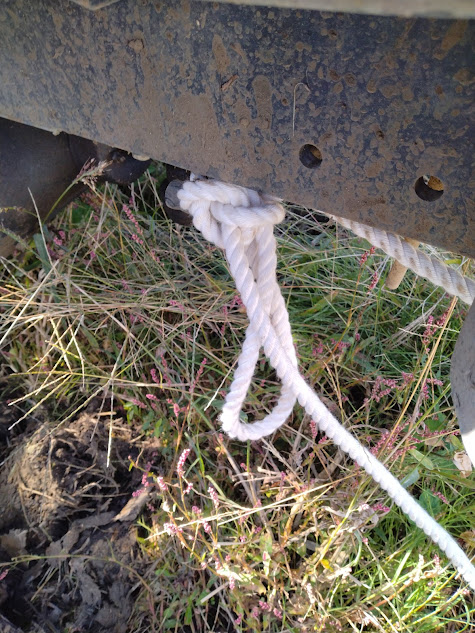 救護トラクターに取り付けられたロープ(拡大)