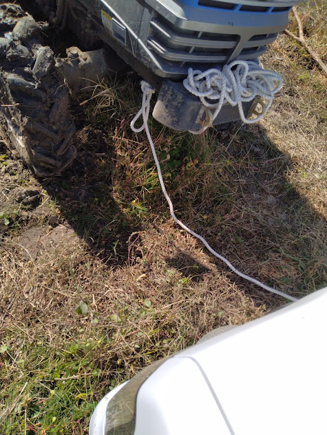 救護トラクターに取り付けられたロープ