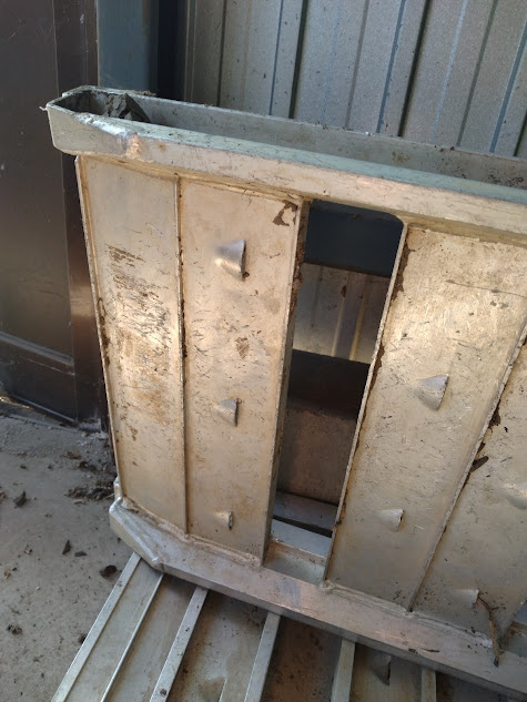 我が家の小ｱﾙﾐﾌﾞﾘｯｼﾞの横置き状態