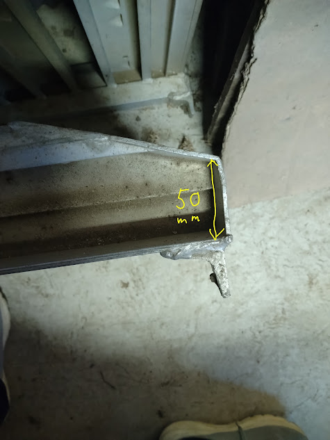 我が家の大ｱﾙﾐﾌﾞﾘｯｼﾞの端のスロープまでの高さ