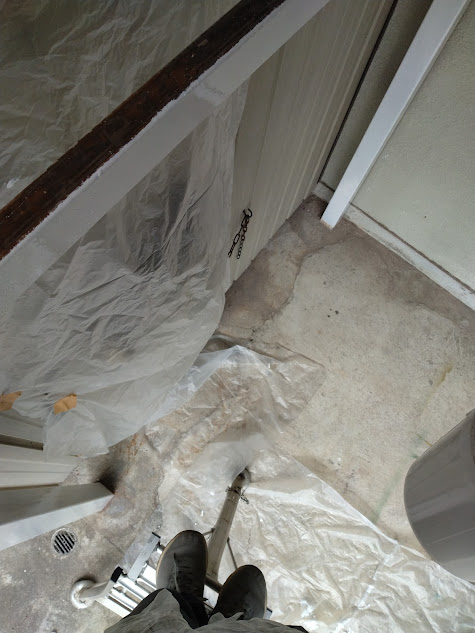 一部の支柱にはペンキが塗っていない