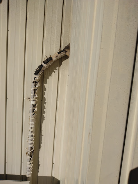 2Fエアコンの外の配管部