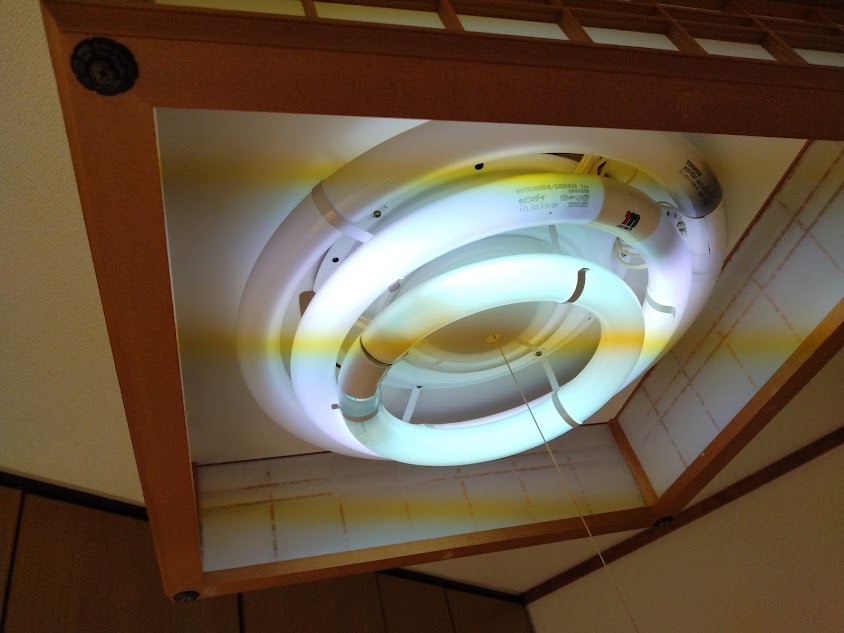 旧の純和風の室内灯