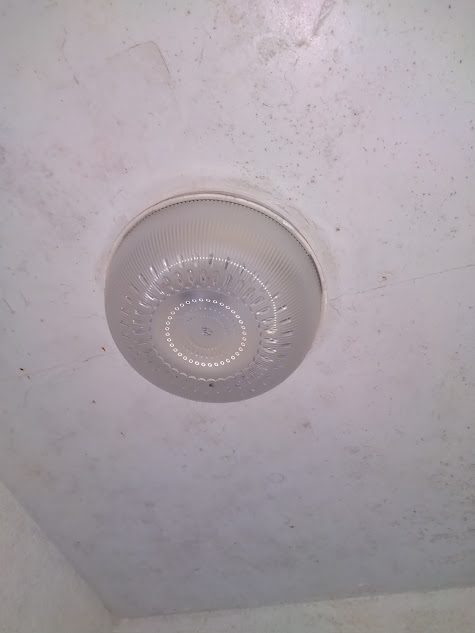 汚れた浴室の天井