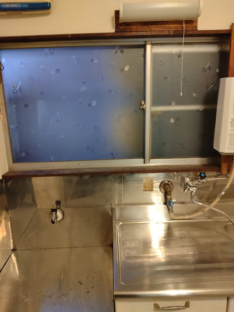 換気扇取り付けの際に登ったガス台