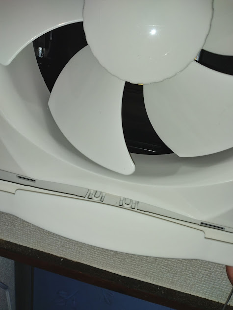 オイルドレン受けを取り付け