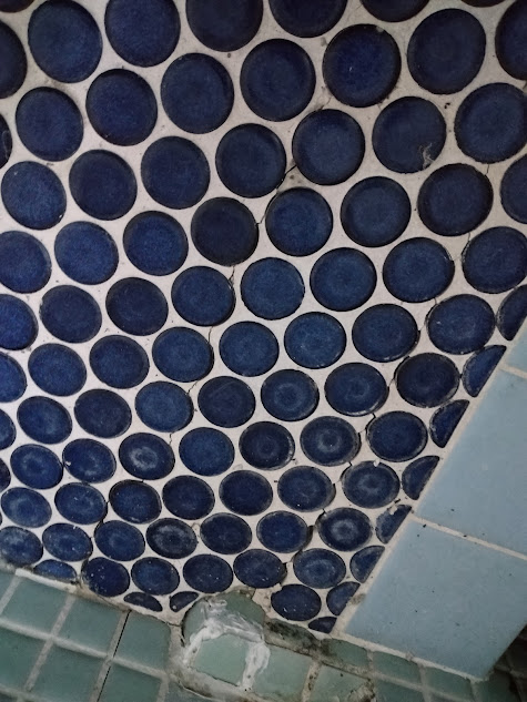 やってくうちにこのようなひび割れを発見し、補修のため若干キツい姿勢を続けざるを得ない時もありました