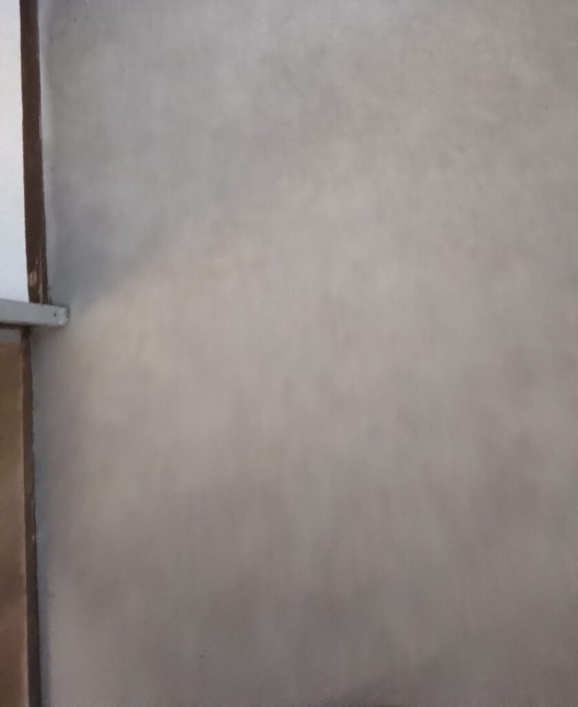 コーキングを塗った脱衣場の床