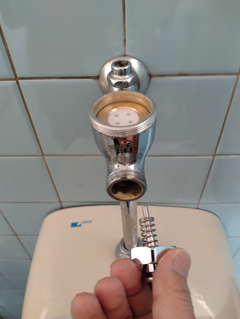 まとめて調達したピストン部、ボタン部をこのように交換修理