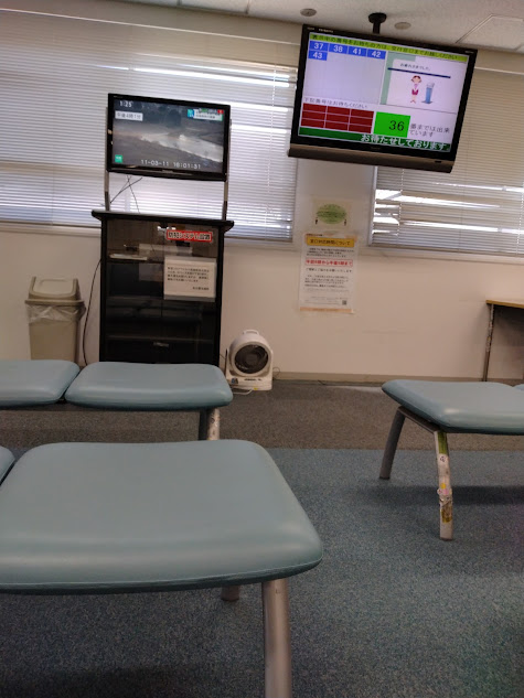 法務局の待合い場所にて