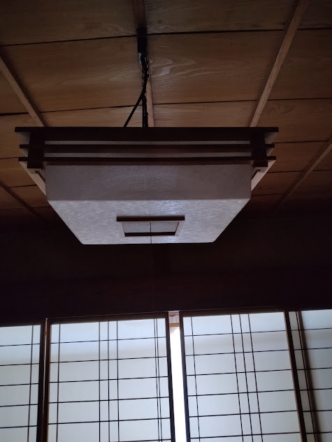 築古の自宅母屋の修理完了後の日本式電灯