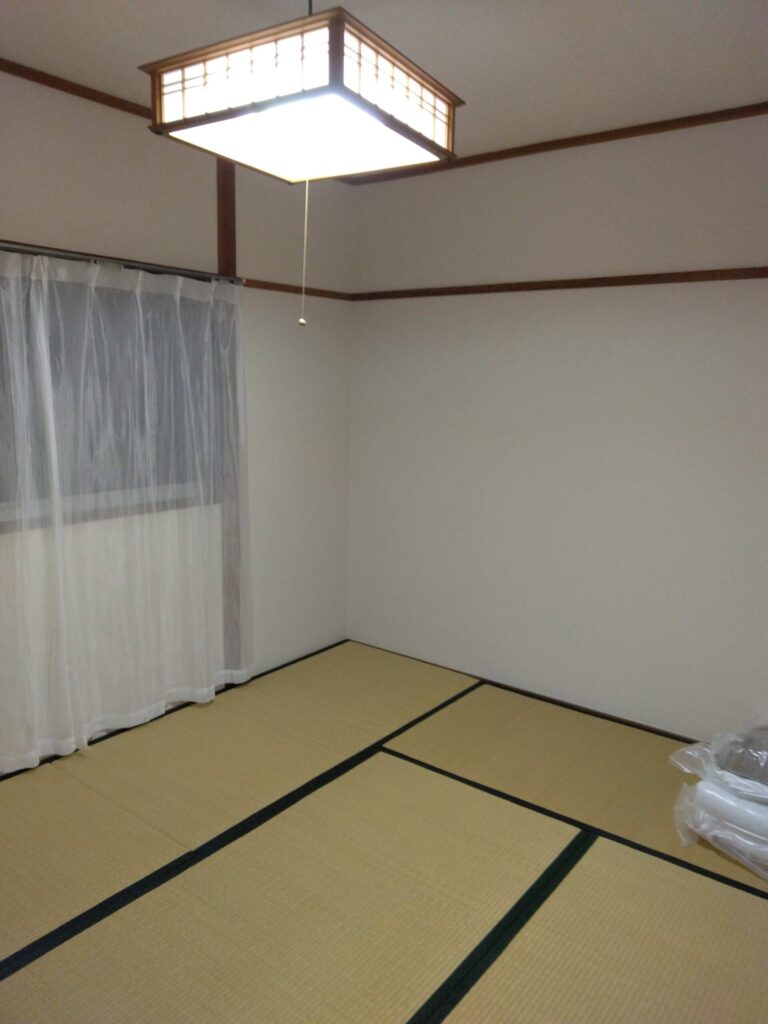 築古収益物件の修理後の日本式電灯