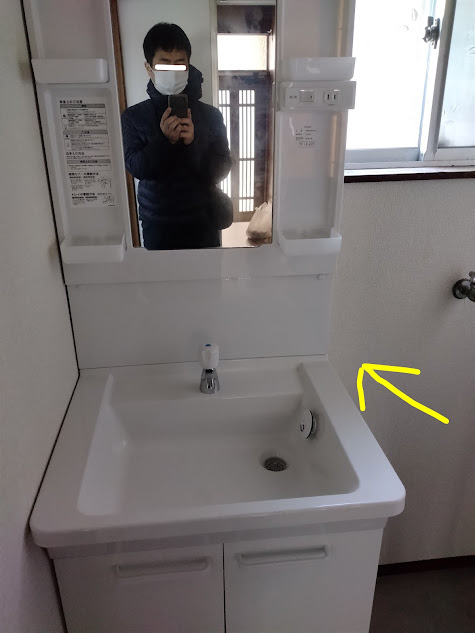 ガス屋さんに提供していただいて既に設置されていた洗面台です。
