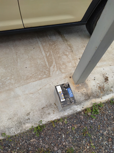自分で車にバッテリーを載せてホームセンターに買いに行くにも、作業着のままではいけないため、着替えをする時間も考えなくてはなりません